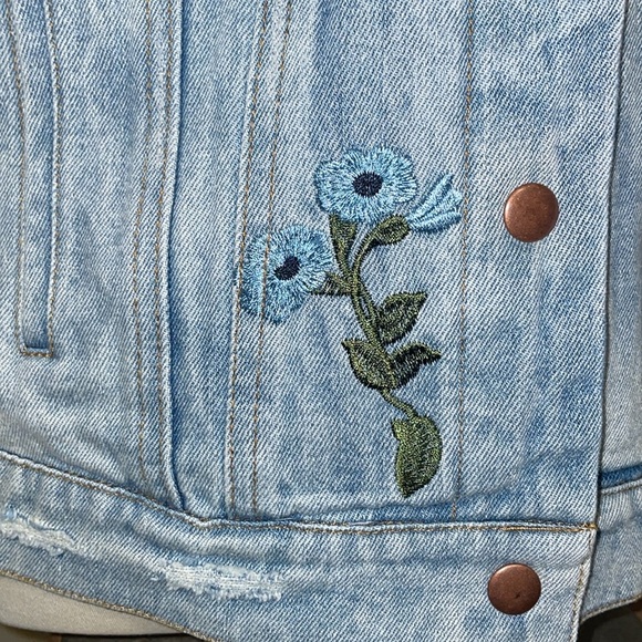 Anthropologie OLIVACEOUS Floral Embroidered Jean Jacket. Size Medium. Cotton. - Picture 6 of 13